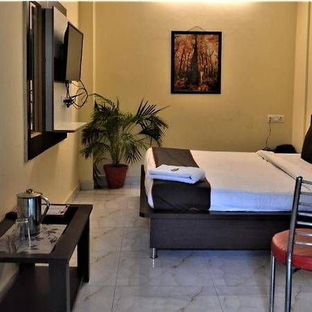 Hotel Atrium Inn Risikés Kültér fotó