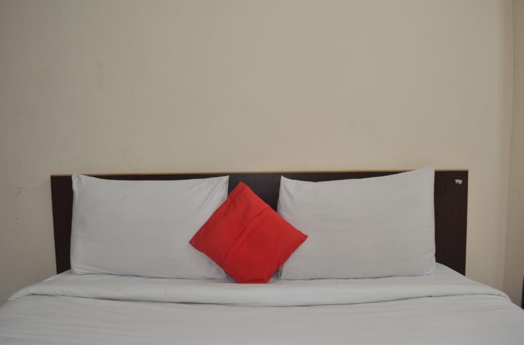 Hotel Atrium Inn Risikés Kültér fotó